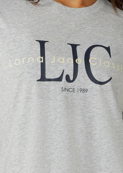 Versatile Active Living Wardrobe Essential
Relaxed Fit
Versatile Logo Print
Breathable Lightweight Cotton Blend Fabric
Classic Crew Rib Neckline