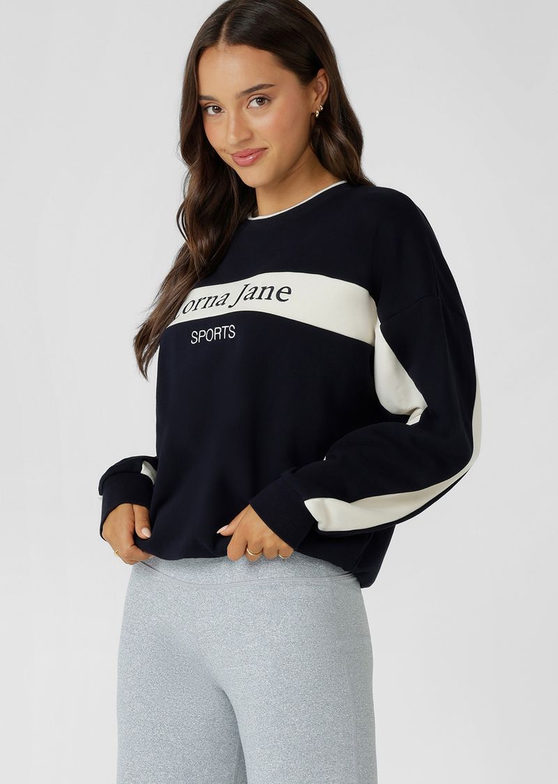Oversized Layering Piece
Premium Soft Transseasonal Cotton Blend Terry Fabrication
Tipped Ribbed Crew Neckline
Colour Blocked Panelling for a Retro Sport Look
Limited Edition Embroidered Logo