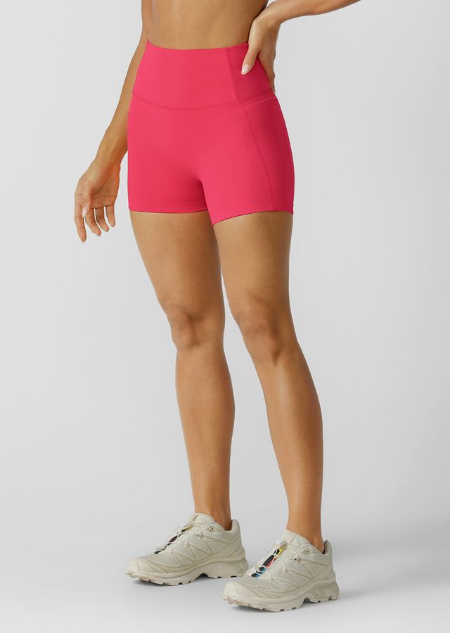 High Rise Soft Fold Waistband for Unrestricted Movement
Side Pockets to Stash your Essentials
10cm Inseam
No Front Seam for Added Comfort
Iconic Logo
