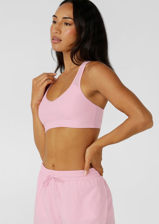 Crafted in sweat wicking Nothing 2 See Here™ fabric, it features a compressive underbust band for high support and a racerback silhouette that clears the shoulder blades for unrestricted movement. Mesh panelling enhances airflow, while the form flattering V shaped neckline balances strength with style.