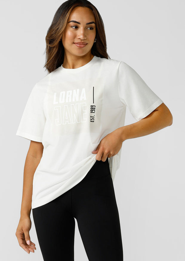 Limited Edition Logo Print Relaxed Fit - The Smallest Of Our Oversized Tee Silhouettes Breathable Cotton Jersey Fabric Relaxed Fit