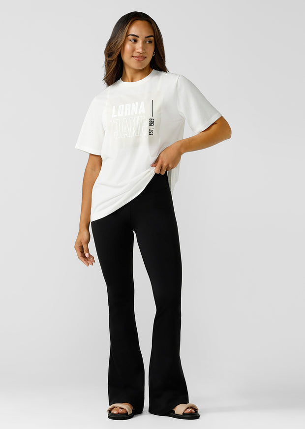 Limited Edition Logo Print Relaxed Fit - The Smallest Of Our Oversized Tee Silhouettes Breathable Cotton Jersey Fabric Relaxed Fit