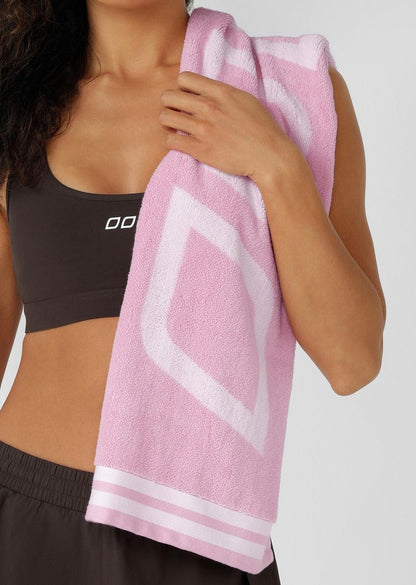 Hit your workout in style and stay dry with our Sweat Towel. You will love the practical size of this sweat towel and it will soon become your reliable gym buddy for those high intensity workouts!