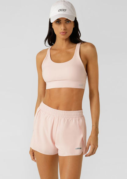 
Must-Have Styling Essential
Curved Brim
Adjustable Band
Iconic Logo Embroidery