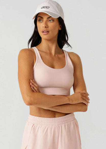 
Must-Have Styling Essential
Curved Brim
Adjustable Band
Iconic Logo Embroidery