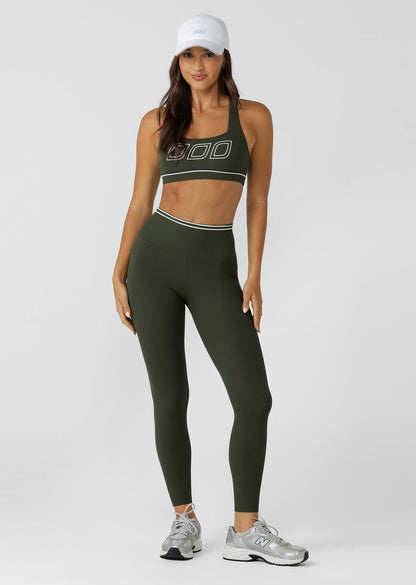 Flattering High Rise Waistband
Soft Stomach Support to Keep you Engaged Yet Unrestricted
Side Pockets to Stash your Essentials
Sporty Contrast Panel Lines that Flatter your Form
Iconic Logo