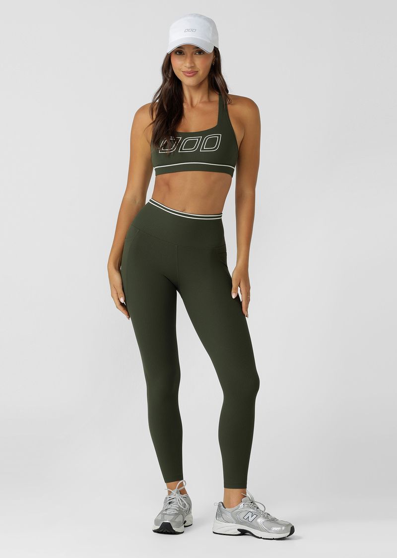 Flattering High Rise Waistband
Soft Stomach Support to Keep you Engaged Yet Unrestricted
Side Pockets to Stash your Essentials
Sporty Contrast Panel Lines that Flatter your Form
Iconic Logo