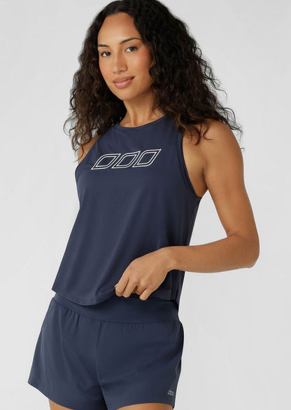 Versatile Active Layering Essential
Relaxed Fit Mid Length Silhouette
Side Split at Hem for Unrestricted Movement
Sweat Wicking Semi Opaque Mesh Fabrication
Iconic Logo