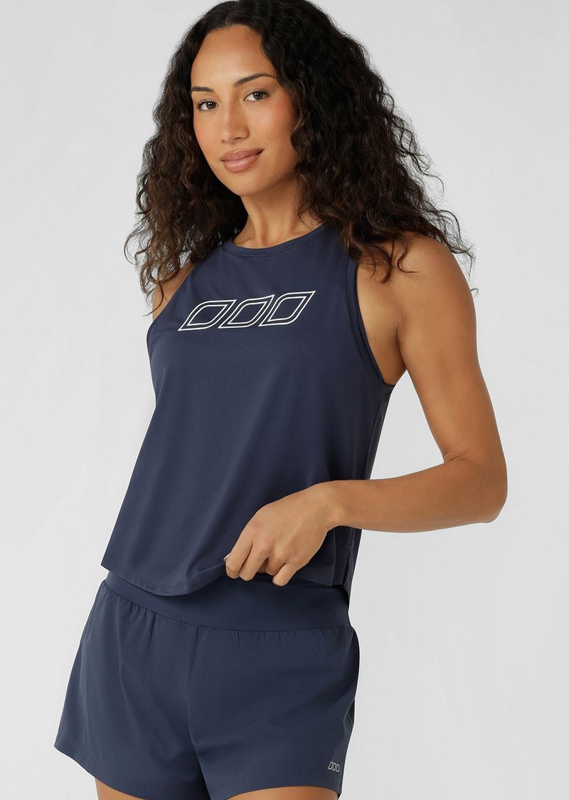 Versatile Active Layering Essential
Relaxed Fit Mid Length Silhouette
Side Split at Hem for Unrestricted Movement
Sweat Wicking Semi Opaque Mesh Fabrication
Iconic Logo
