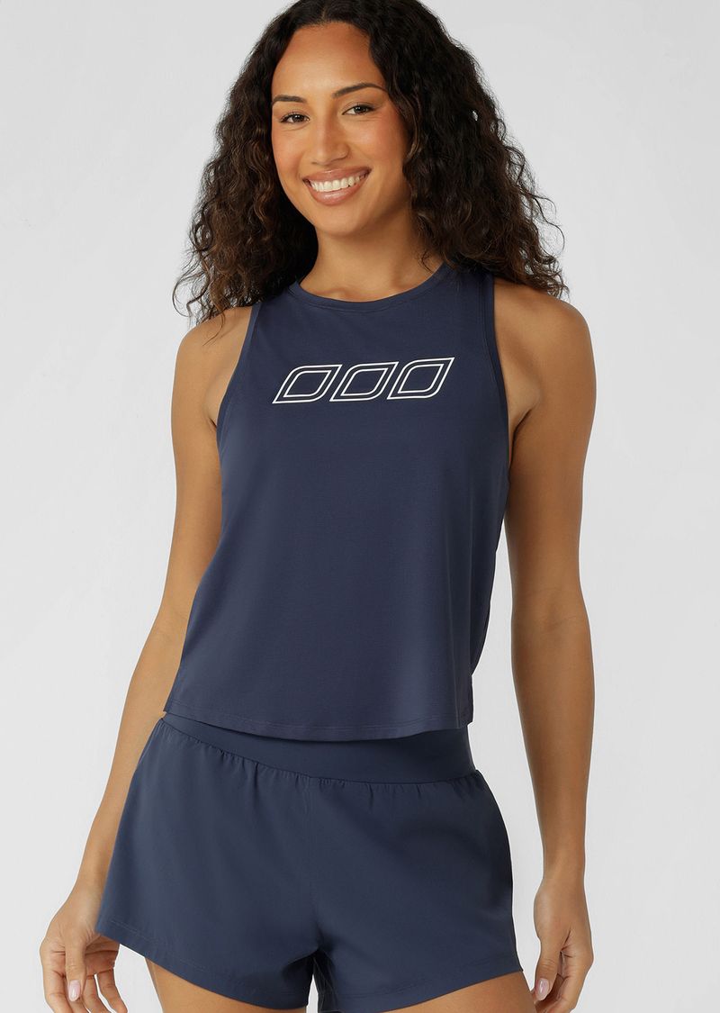 Versatile Active Layering Essential
Relaxed Fit Mid Length Silhouette
Side Split at Hem for Unrestricted Movement
Sweat Wicking Semi Opaque Mesh Fabrication
Iconic Logo