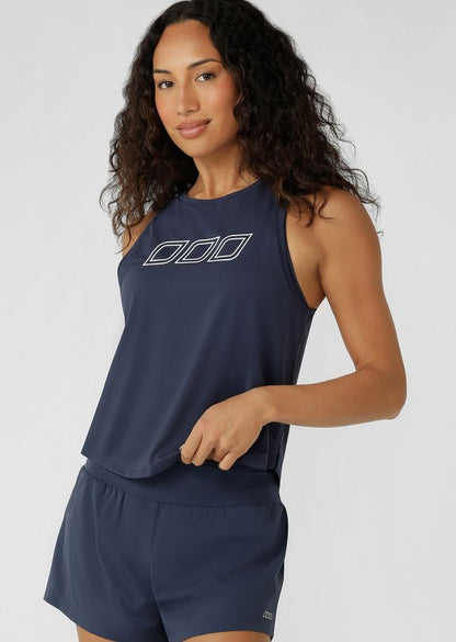 Versatile Active Layering Essential
Relaxed Fit Mid Length Silhouette
Side Split at Hem for Unrestricted Movement
Sweat Wicking Semi Opaque Mesh Fabrication
Iconic Logo