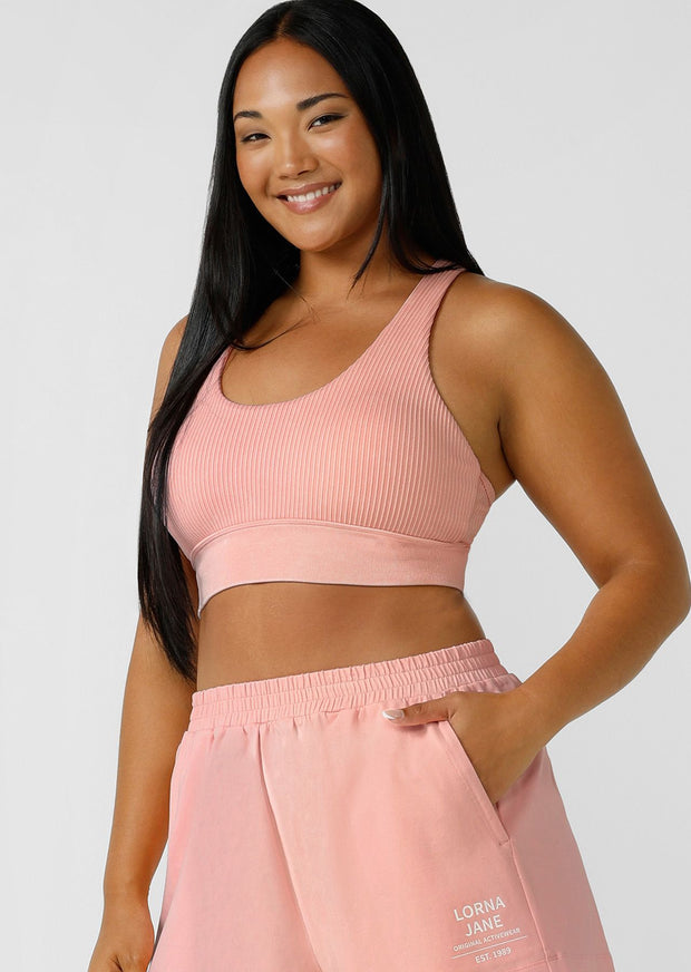 Elevate your activewear wardrobe with this all-day support seamless sports bra. Designed for low intensity workouts, this bra offers a seamless fit that moves with you, while providing a stylish look that will make you stand out in any fitness class.