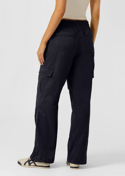 Elasticated Waistband with Drawcord Adjustability
Flattering Relaxed Fit Silhouette, Inspired by Our Iconic Flashdance Pants
Wear it your Way - Hidden Drawcord for Adjustable Hem
6 Pocket Design to Stash Your Essentials
Iconic Logo Embroidery