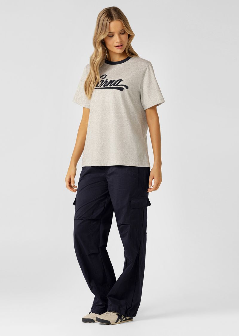 Elasticated Waistband with Drawcord Adjustability
Flattering Relaxed Fit Silhouette, Inspired by Our Iconic Flashdance Pants
Wear it your Way - Hidden Drawcord for Adjustable Hem
6 Pocket Design to Stash Your Essentials
Iconic Logo Embroidery