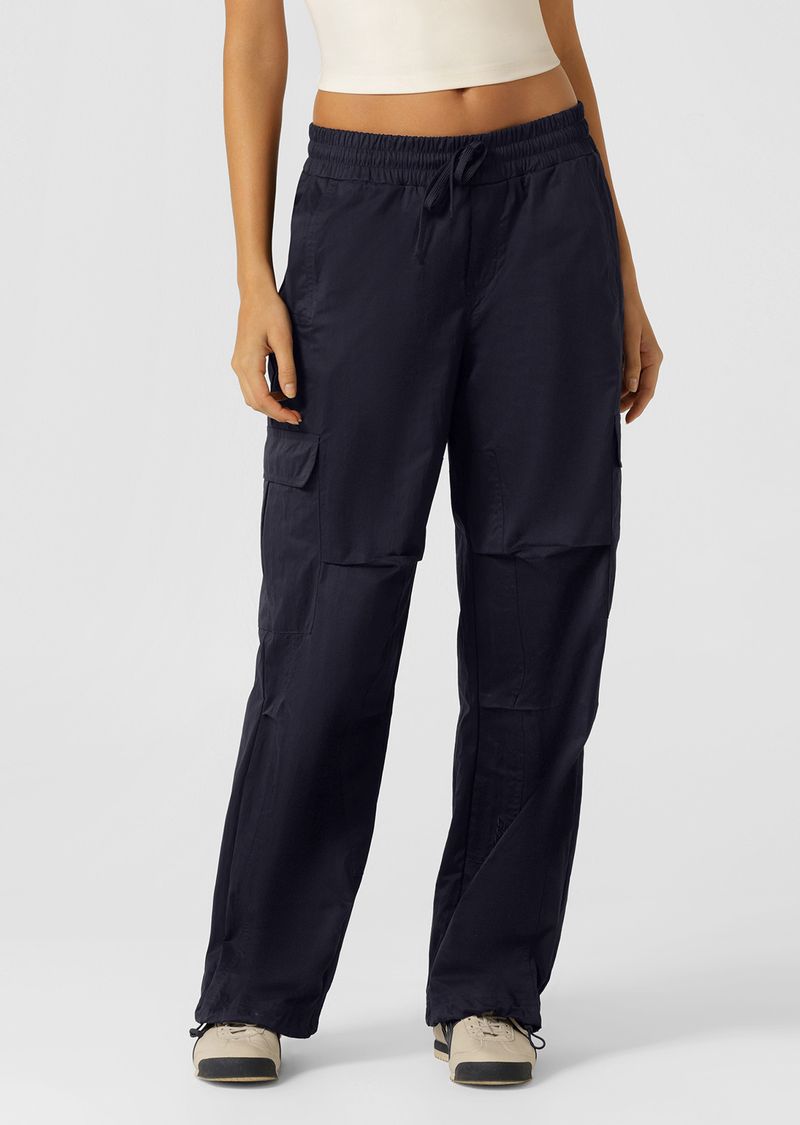 Elasticated Waistband with Drawcord Adjustability
Flattering Relaxed Fit Silhouette, Inspired by Our Iconic Flashdance Pants
Wear it your Way - Hidden Drawcord for Adjustable Hem
6 Pocket Design to Stash Your Essentials
Iconic Logo Embroidery