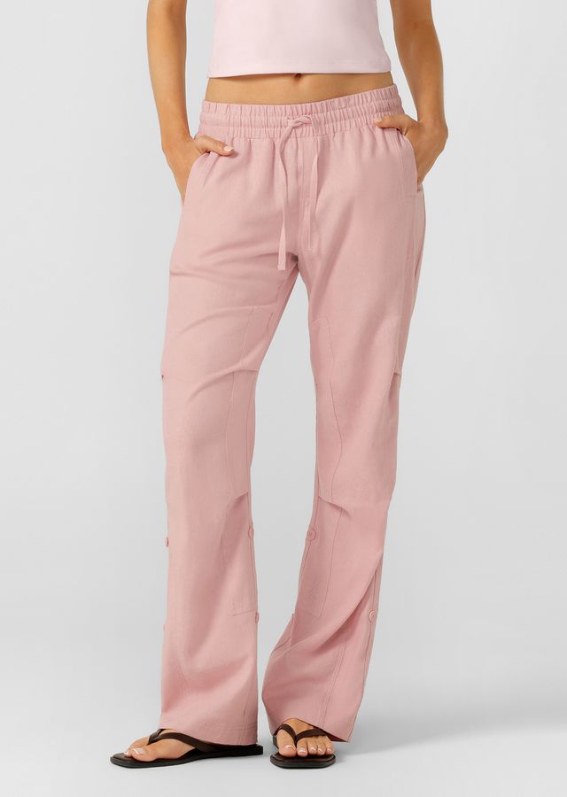 Premium Lightweight Linen Layering Piece
Multi Pocket Flashdance Design
Mid to Low Rise Waistband
Elastic Waistband with Drawcord Adjustability
Same Fit as the LJ Iconic Flashdance Pants