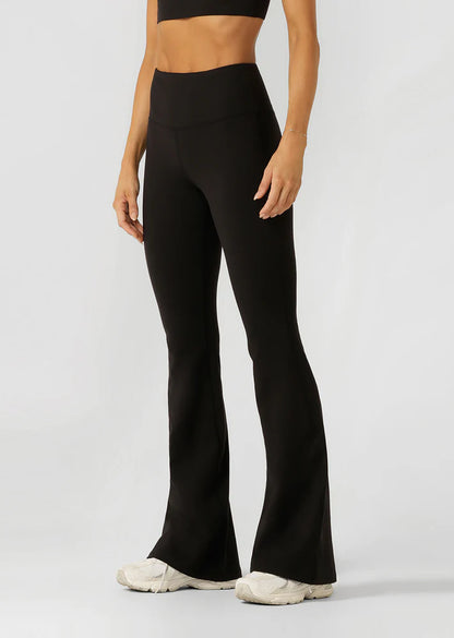 
Wear Anywhere Classic Design
Convenient Hidden Waistband Pocket
Easy Wear Bootleg Silhouette
Flattering High Rise Fit