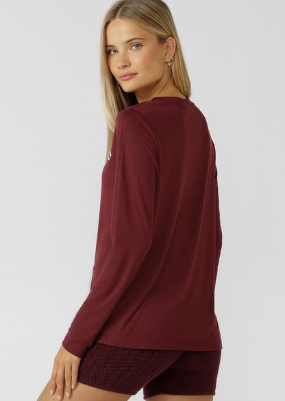 Lightweight Layering Wardrobe Essential
Relaxed Long Line Silhouette
Heritage Embroidered Logo