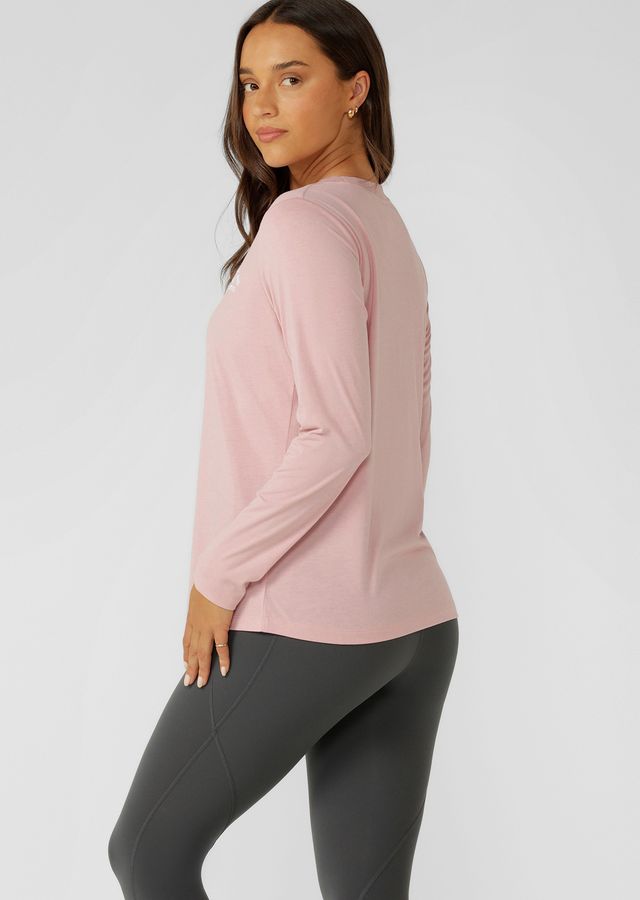 
Lightweight Layering Wardrobe Essential
Long Line Silhouette
Heritage Embroidered Logo