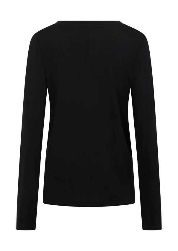 An easy layering piece for cooler weather, the Lotus Long Sleeve Top. This classic fit layering piece is made from lightweight and breathable LJ Active fabric, so it stretches with you in and out of the gym. The versatile design is perfect to layer over your favourite LJ sports bra and leggings or wear back with denim for your off-duty weekend look.