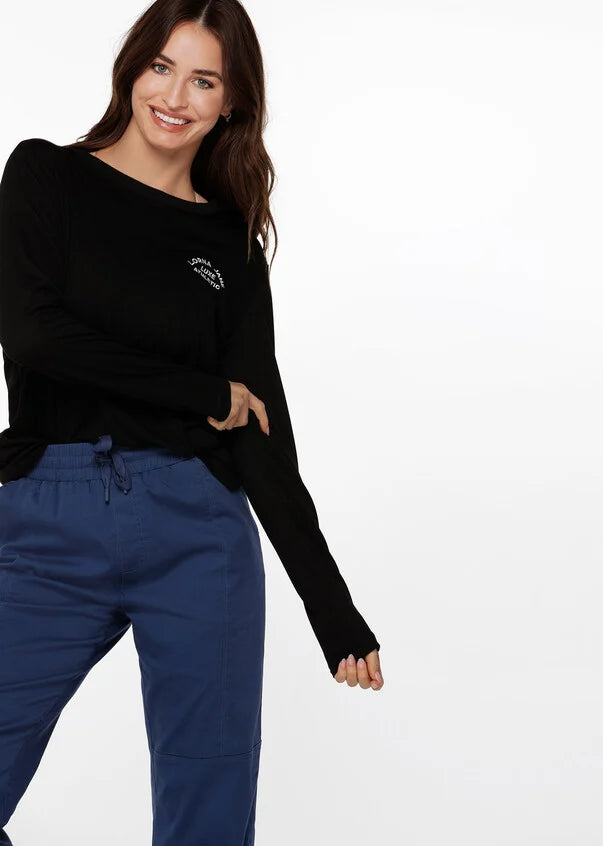 An easy layering piece for cooler weather, the Lotus Long Sleeve Top. This classic fit layering piece is made from lightweight and breathable LJ Active fabric, so it stretches with you in and out of the gym. The versatile design is perfect to layer over your favourite LJ sports bra and leggings or wear back with denim for your off-duty weekend look.