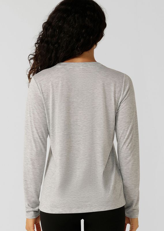 An easy layering piece for cooler weather, the Lotus Long Sleeve Top. This classic fit layering piece is made from lightweight and breathable LJ Active fabric, so it stretches with you in and out of the gym. The versatile design is perfect to layer over your favourite LJ sports bra and leggings or wear back with denim for your off-duty weekend look.