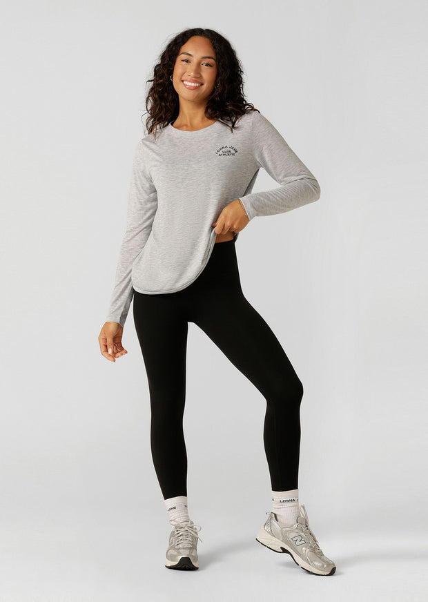 An easy layering piece for cooler weather, the Lotus Long Sleeve Top. This classic fit layering piece is made from lightweight and breathable LJ Active fabric, so it stretches with you in and out of the gym. The versatile design is perfect to layer over your favourite LJ sports bra and leggings or wear back with denim for your off-duty weekend look.