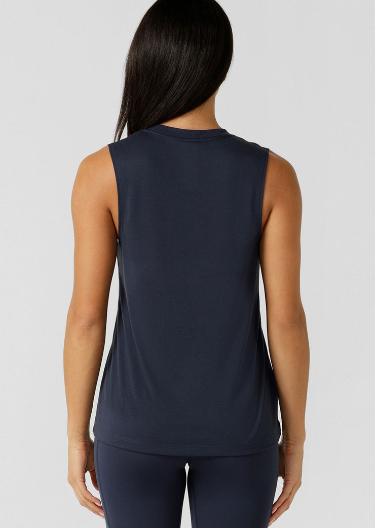 Get back to basics with the Lotus Muscle Tank. This relaxed fit layering piece is made from lightweight and breathable LJ Active fabric, so it stretches with you in and out of the gym. The versatile design is perfect to layer over your favourite LJ sports bra and leggings, or wear back with denim for your off-duty weekend look.