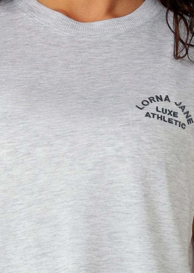 
Lightweight Layering Wardrobe Essential
Relaxed Long Line Silhouette
Heritage Embroidered Logo