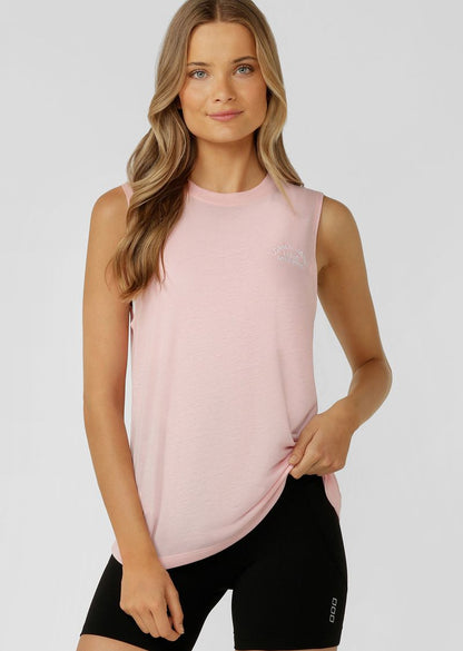 
Lightweight Layering Wardrobe Essential
Relaxed Long Line Silhouette
Heritage Embroidered Logo