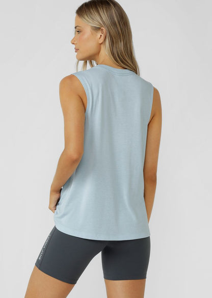 Lightweight Layering Wardrobe Essential
Relaxed Long Line Silhouette
Heritage Embroidered Logo