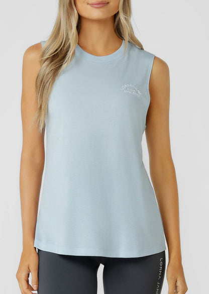 Lightweight Layering Wardrobe Essential
Relaxed Long Line Silhouette
Heritage Embroidered Logo