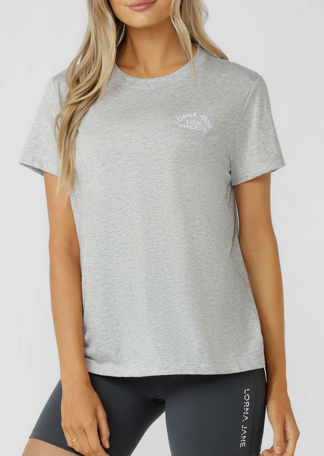 Lightweight Layering Wardrobe Essential
Relaxed Long Line Silhouette
Heritage Embroidered Logo