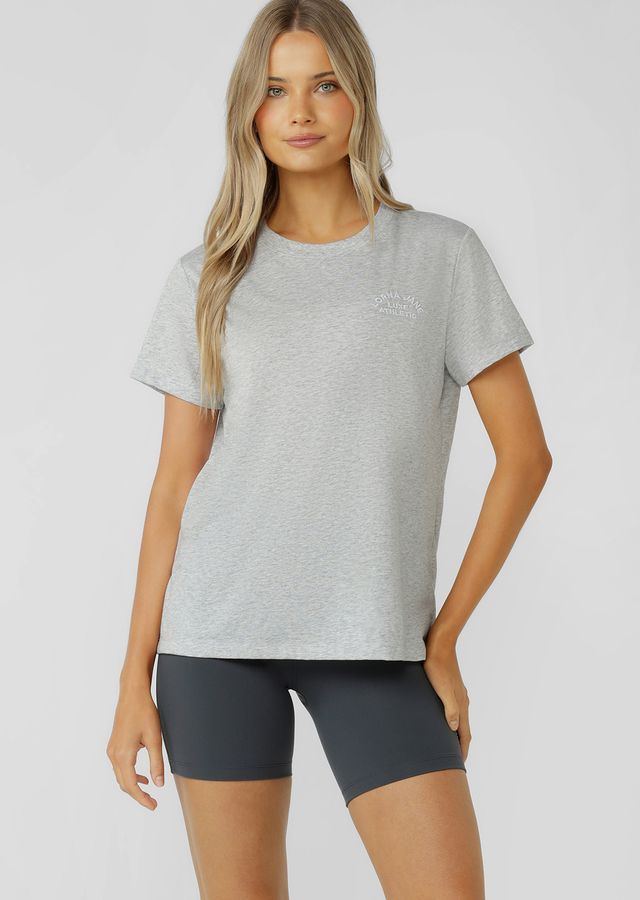 Lightweight Layering Wardrobe Essential
Relaxed Long Line Silhouette
Heritage Embroidered Logo