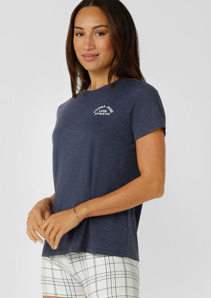 Lightweight Layering Wardrobe Essential
Classic Long Line Silhouette
Heritage Embroidered Logo