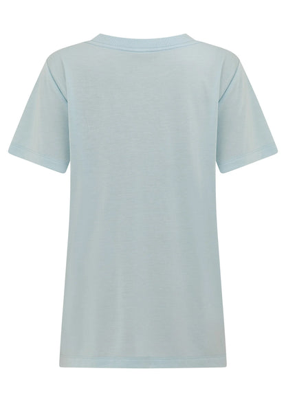 Get back to basics with the Lotus T-Shirt. This Classic fit layering piece is made from lightweight and breathable LJ Active fabric, so it stretches with you in and out of the gym.