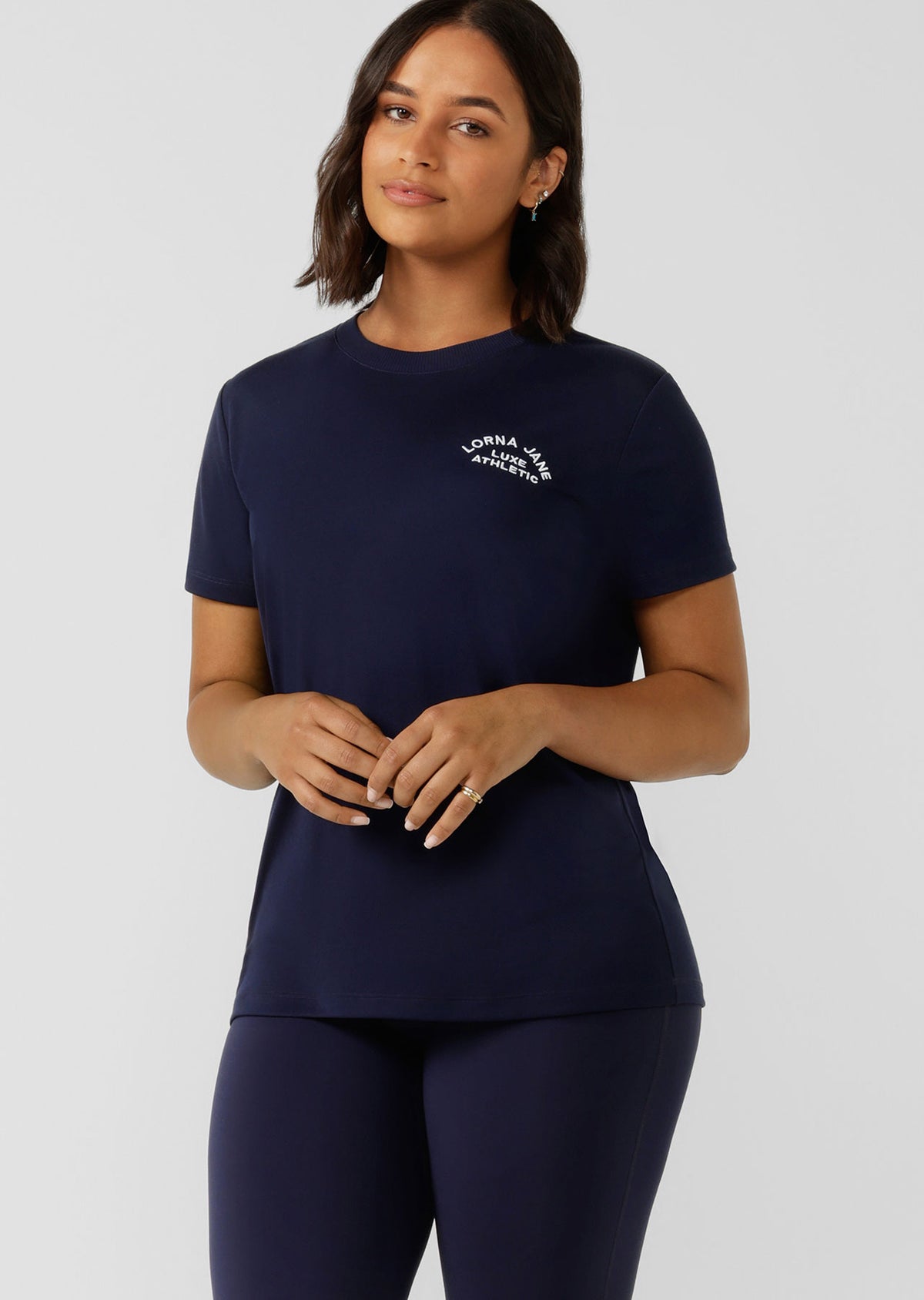 Lightweight Layering Wardrobe Essential
Classic Long Line Silhouette
Heritage Embroidered Logo