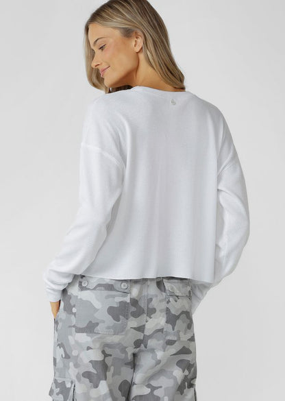 Versatile, Transseasonal Wardrobe Essential
Premium Cotton Blend Waffle Fabrication in our Statement Soft Camo Print
Classic Ribbed Crew Neckline and Sleeve Cuffs
Effortless Slightly Cropped Relaxed Fit Silhouette
Classic Lotus Logo Embroidery