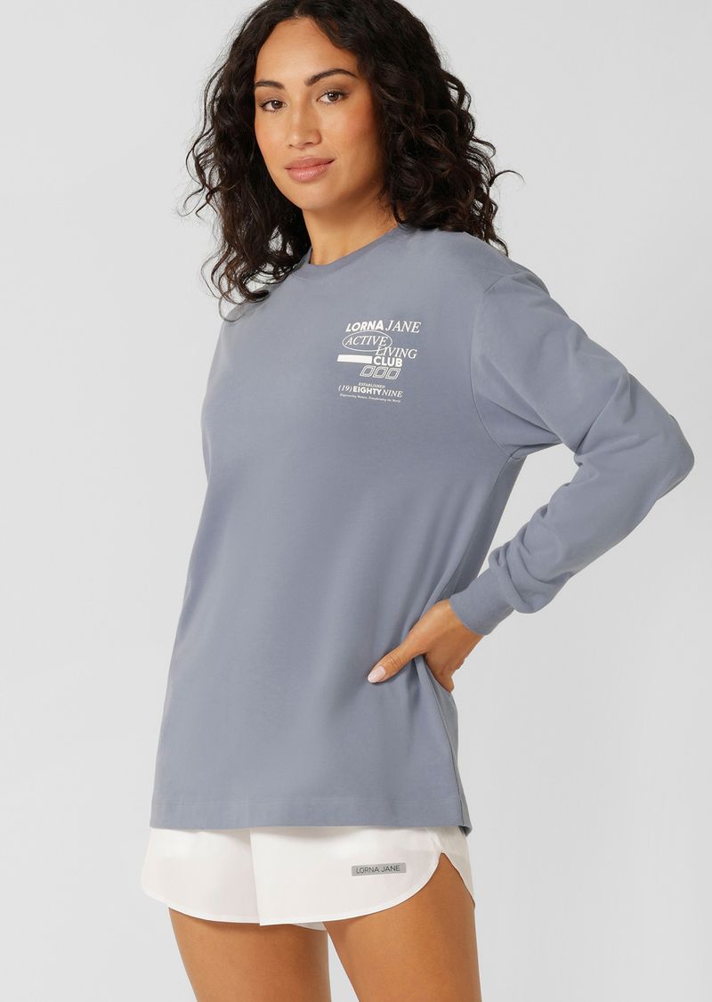 
Wear Anywhere Wardrobe Essential
Effortless Relaxed Fit Longline Silhouette
Premium Cosy Cotton Fabric for a Luxurious Hand Feel 
Classic Rib Crew Neckline and Cuffs
Limited Edition Front and Back Logo Design 
