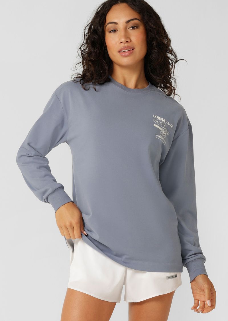 
Wear Anywhere Wardrobe Essential
Effortless Relaxed Fit Longline Silhouette
Premium Cosy Cotton Fabric for a Luxurious Hand Feel 
Classic Rib Crew Neckline and Cuffs
Limited Edition Front and Back Logo Design 