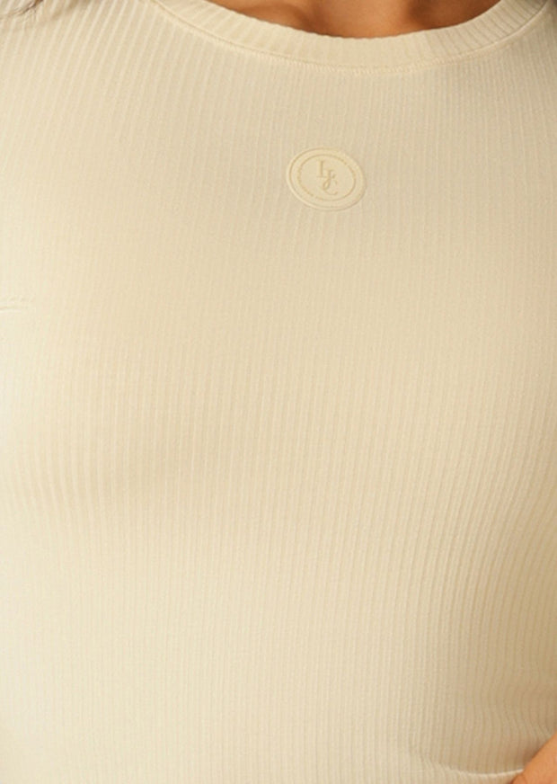 Discover the perfect blend of style and comfort with the Movement Long Sleeve Top, your new must have wardrobe essential. Crafted from our soft and breathable viscose blend rib fabric, this flattering full length fit top features thumbholes to secure your sleeves while training, making it perfect for wearing back with your active as well as everyday looks.