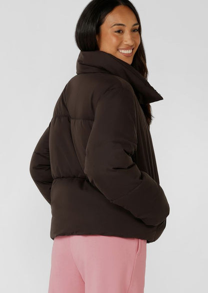 Athletic Fit with High Neckline to Keep You Warm
Cruelty-Free Plant-Based Sorona Filling (Warmer than Standard Poly-Fill)
Concealed Full Zip Closure with Press Stud Placket to Moderate Your Temperature
Fleece Lined Hand Pockets to Stash your Essentials
Concealed Toggles at Waist to Customi