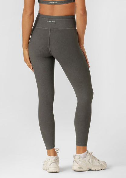 
Secret No Bounce Back Waist Pocket to Stash Your Essentials
Premium Vintage Wash Effect Unique to Each Style
Flattering High Rise Fit
LJ Rubber Logo Badge