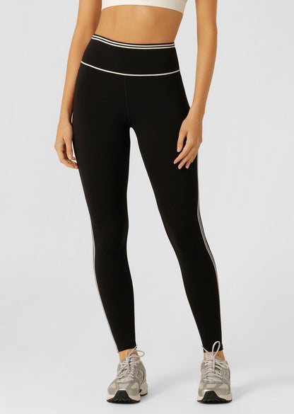 Flattering High Rise Fit
Sweat Wicking Nothing 2 See Here™ fabrication
Contrast taping for a Retro Sport look
Secret No Bounce Back Waist Pocket to Stash Your Essentials
LJ Rubber Logo Badge