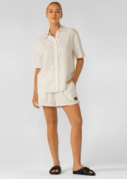 Lightweight and Versatile Relaxed Fit Layering Piece
Effortless Relaxed Fit Silhouette with Curved Hem
Limited Edition Stripe Design
Button Through Opening
Limited Edition Logo Patch