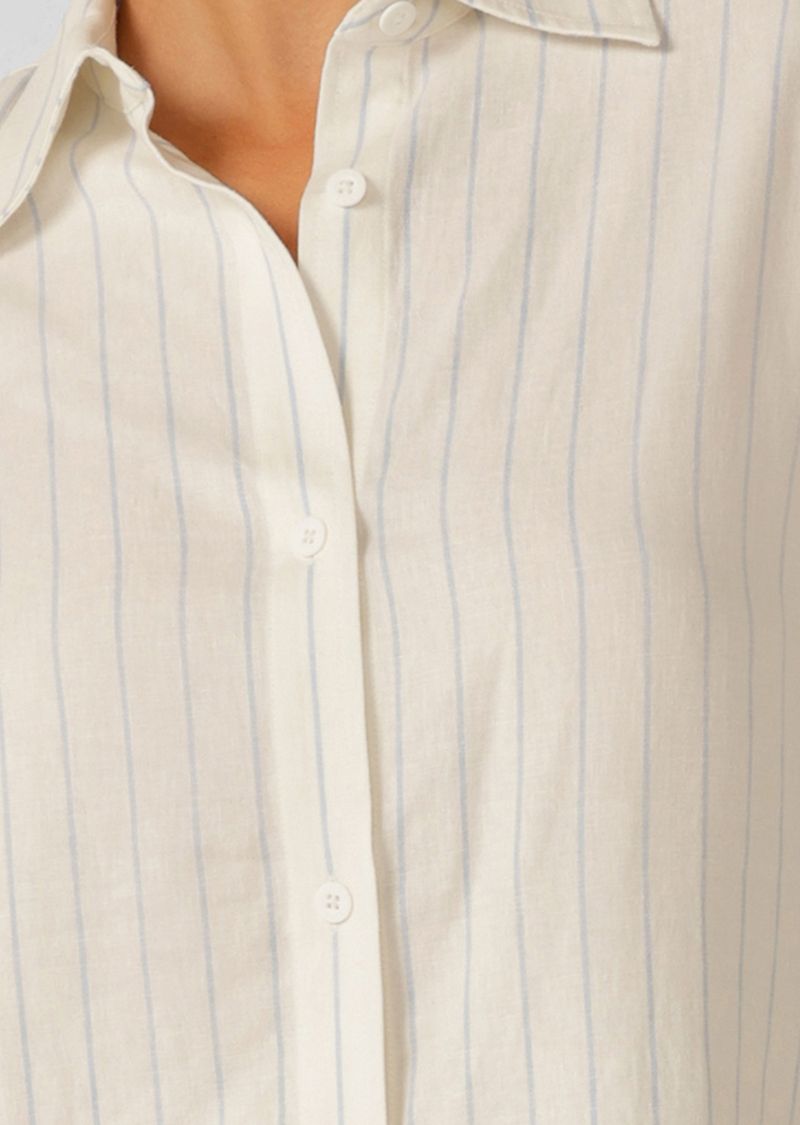 Lightweight and Versatile Relaxed Fit Layering Piece
Effortless Relaxed Fit Silhouette with Curved Hem
Limited Edition Stripe Design
Button Through Opening
Limited Edition Logo Patch