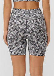 Upgrade your activewear with our Jacquard Seamless Bike shorts. With a comfortable, seamless fit and a unique, eye-catching design, these shorts are perfect for any workout and will keep you looking and feeling your best. Add these bike shorts to your activewear wardrobe and pair with your favourite oversized sweat & crew socks for the it-girl look.