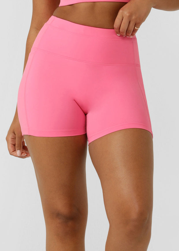 Break though barriers in these 12cm Bike Shorts designed for high intensity workouts. Featuring Active Core Stability™ and drawcord adjustability through the waist, and convenient side pockets for your cards & keys.