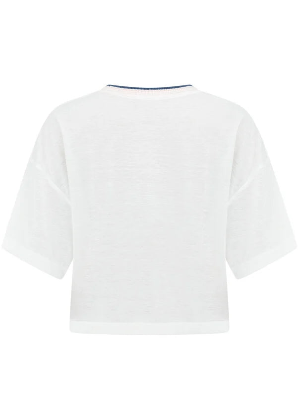 The perfect addition to your active living wardrobe, this oversized lightweight tee is made from breathable cotton linen fabric in a flattering cropped fit that is versatile enough to wear in and out of the gym.