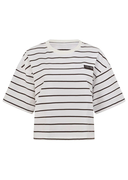Wear Anywhere Wardrobe Essential
Cropped Oversize Fit
Premium Textured Cotton Slub Fabrication in a classic striped design
Classic Rib Contrast Crew Neckline
Limited Edition Logo Patch